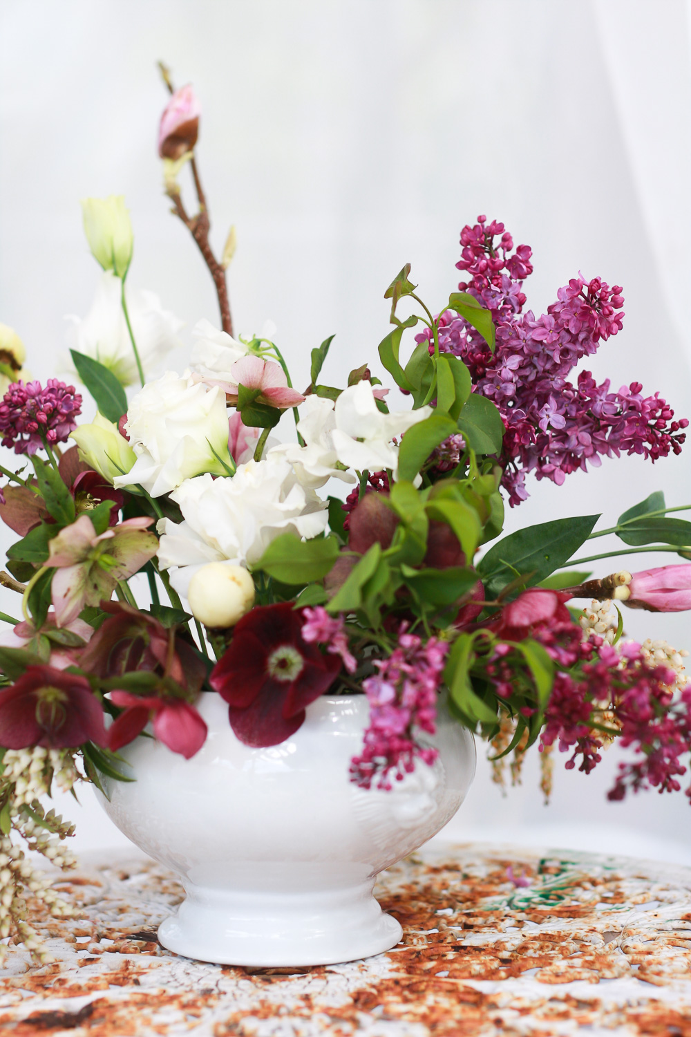 Tips to Create a Romantic Flower Arrangement - Jest Cafe