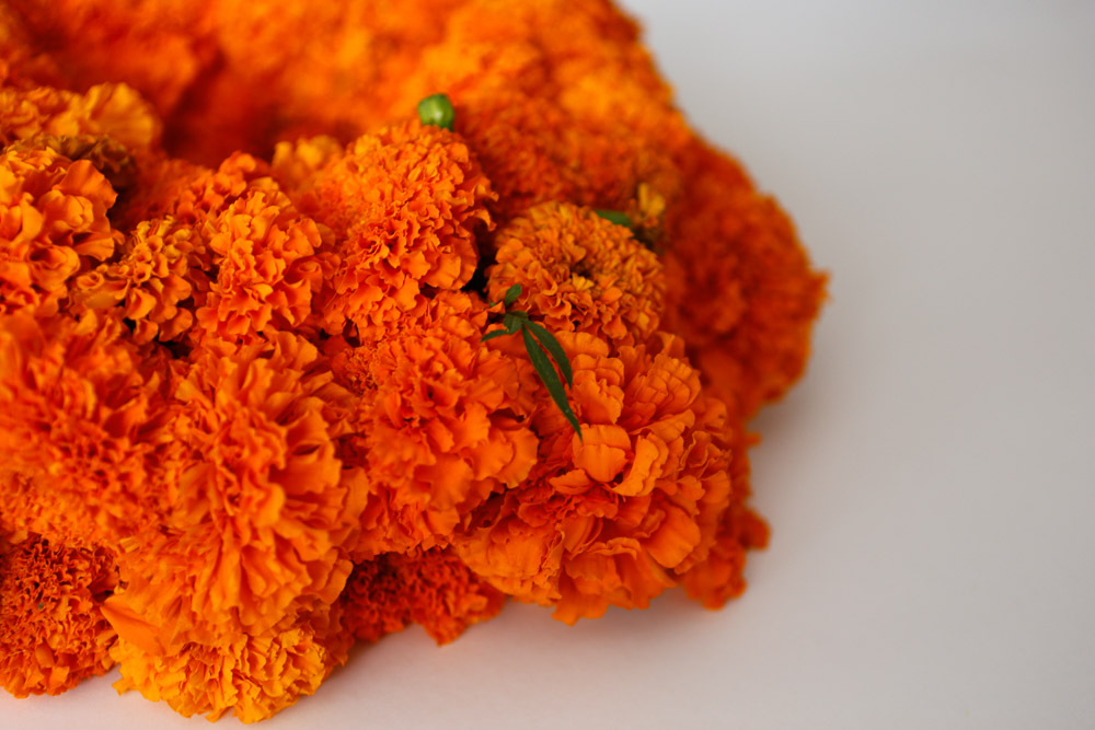 how to make marigold wreath